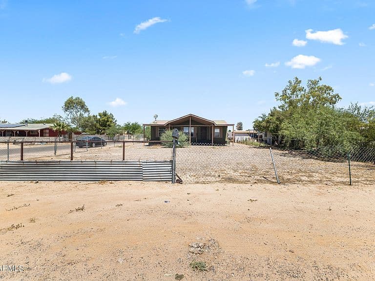 19122 W SUSAN Avenue photo 1