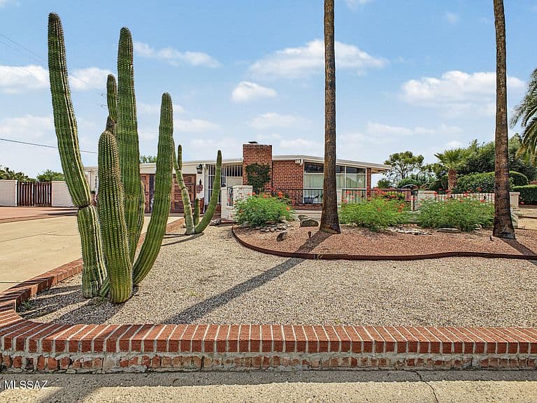 7080 E Acoma Pl photo 1