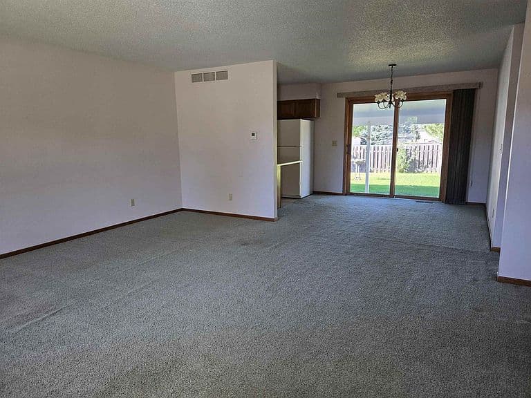 308 Oriole Dr photo 2