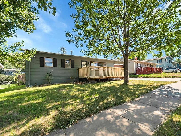 2318 Cruz Dr photo 2