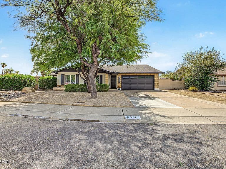 3801 W MURIEL Drive photo 1