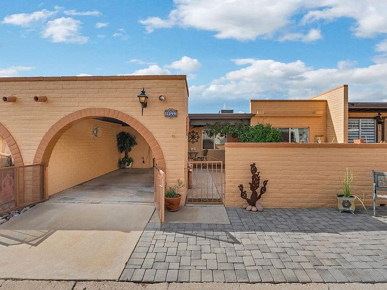 1399 W Camino Tolteca photo 1