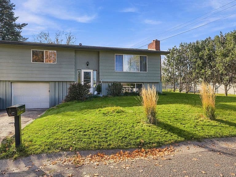 2323 Briggs St photo 4