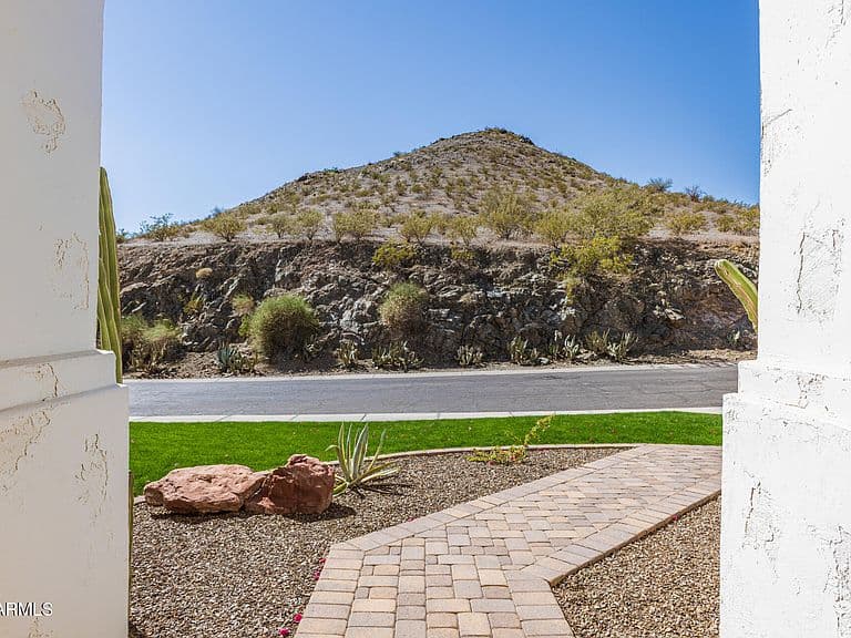 1736 E SILVERWOOD Drive photo 4