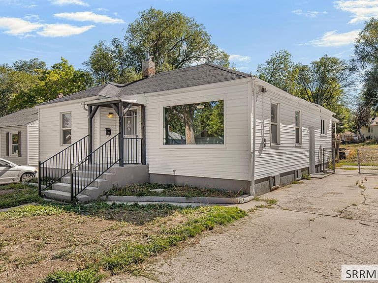 77 Cottonwood Ave photo 3