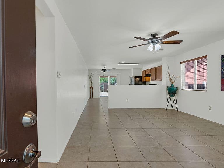 5082 E Kittentails Dr photo 4