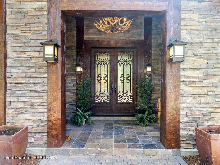 135 Huckleberry Dr photo 3