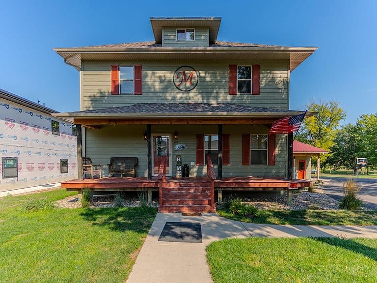 402 N Henry St photo 2