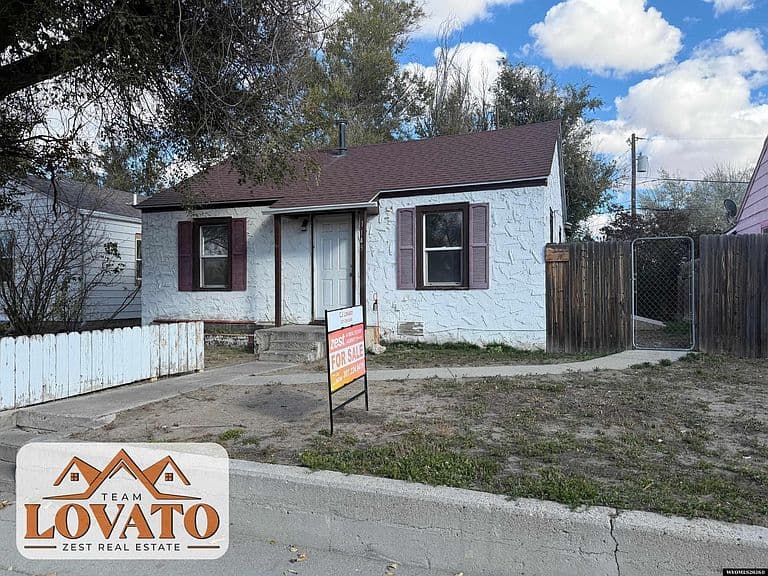 1145 N Jackson St photo 1