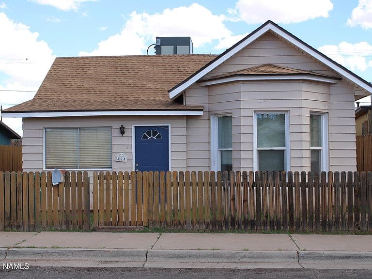 404 N Kinsley Ave photo 1