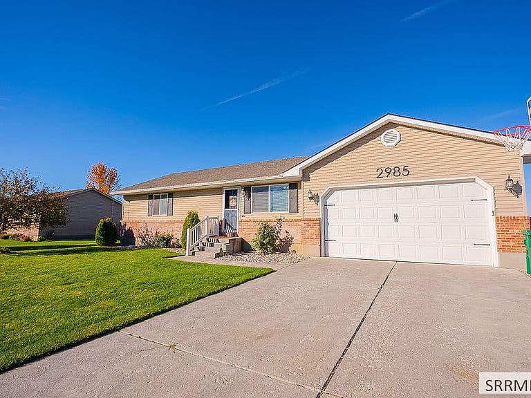 2985 Sagebrush Ave photo 2