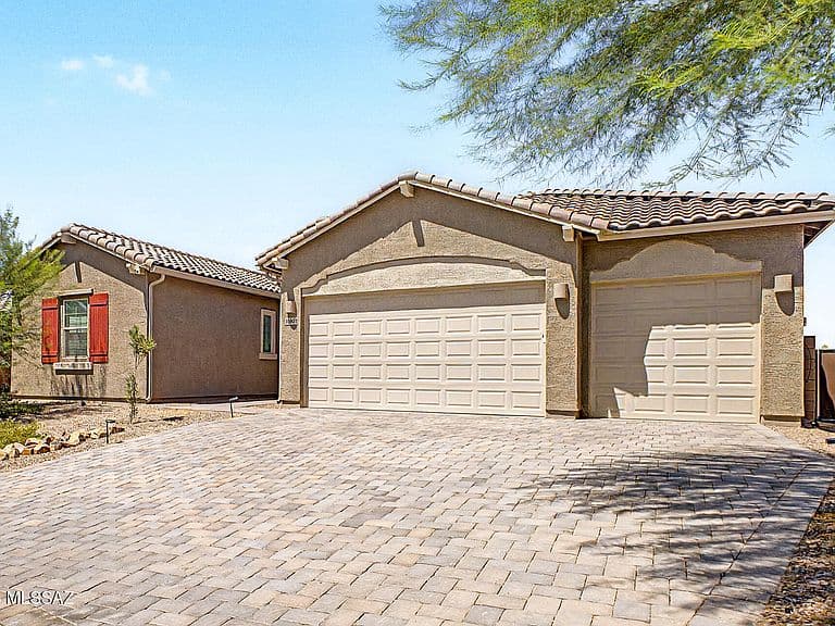 10831 N Stonebridge Dr photo 3
