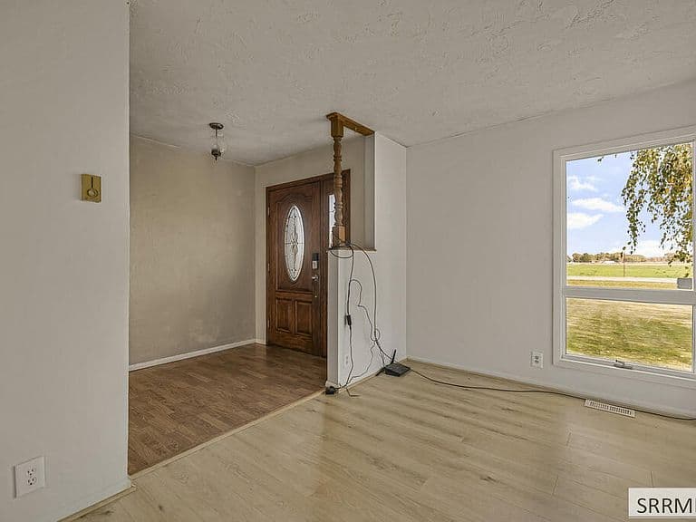 1181 Country Rd photo 4