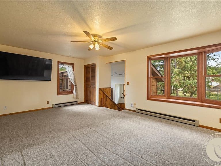 934 Marie Dr photo 3