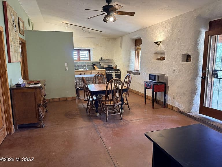 1035 N Cochise Stronghold Rd photo 5