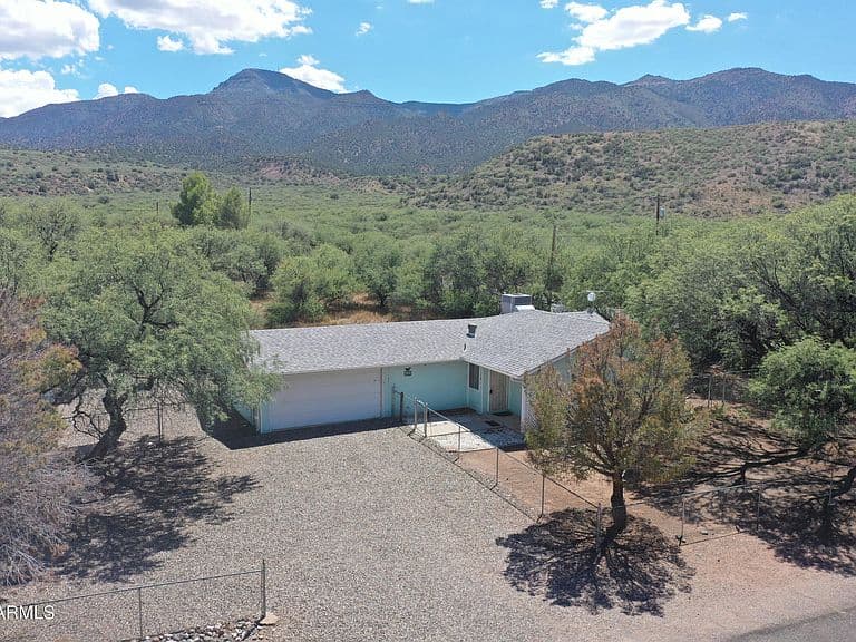 485 E Melinda Lane photo 2