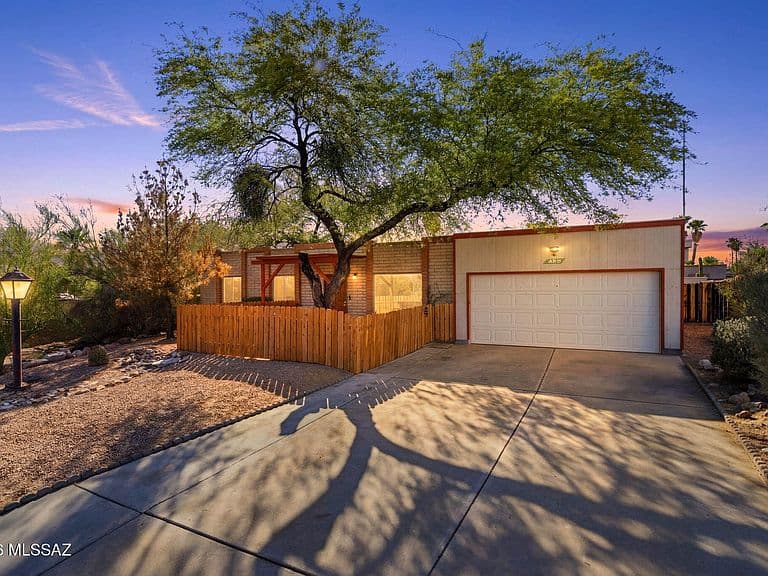 9221 N Macaw Pl photo 1