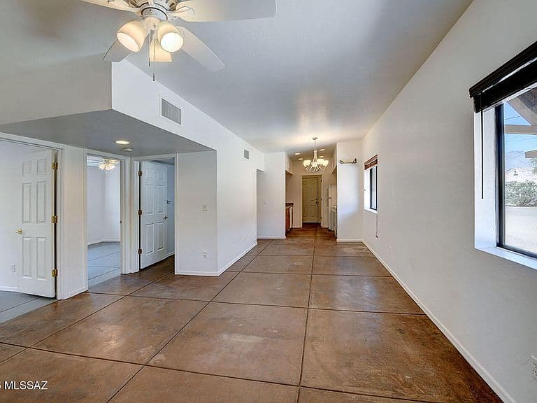 1009 E Halcyon Rd photo 3