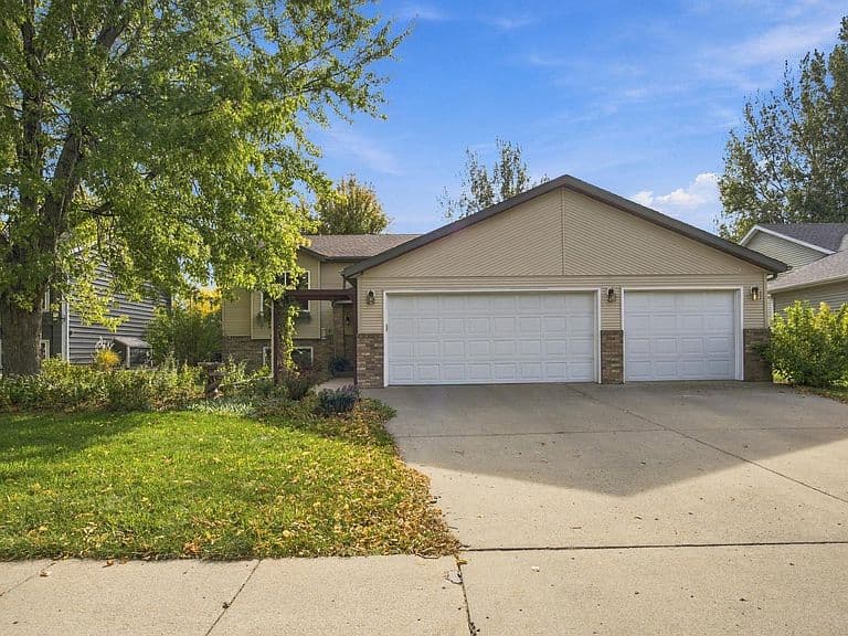 1115 Sommerset Dr photo 1