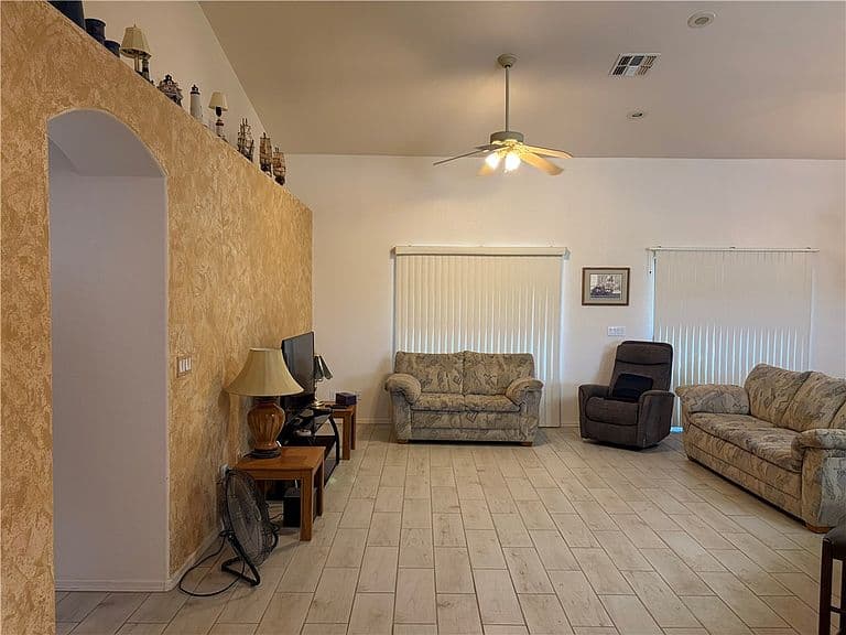 735 W Bradley Bay Drive photo 4