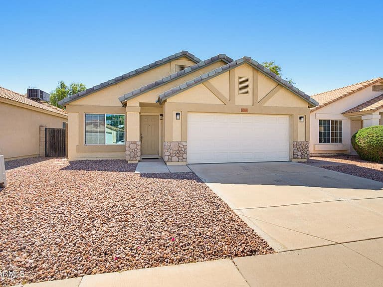 3007 W Zachary Drive photo 2
