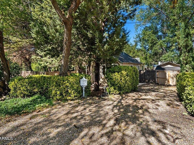 212 W AUBREY Street photo 2