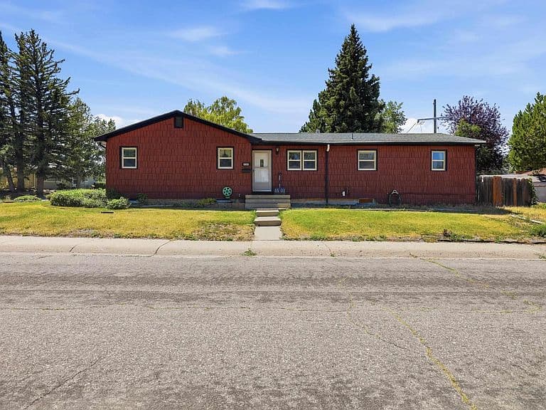 1101 Alpine Dr photo 1