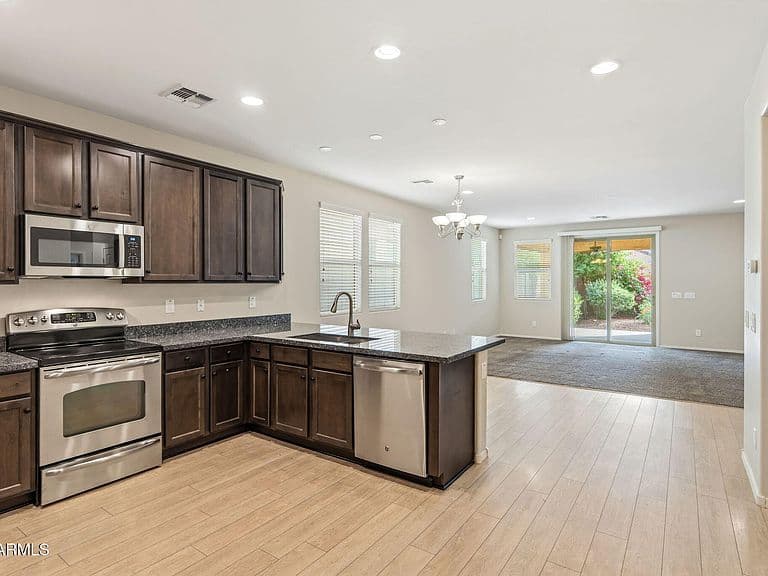 5533 W DESERT HOLLOW Drive photo 3