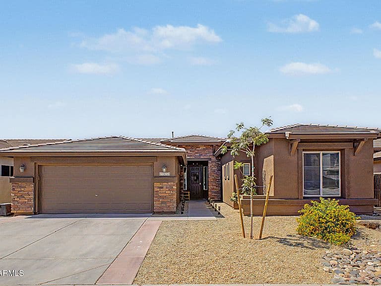 18205 W YOUNG Street photo 2
