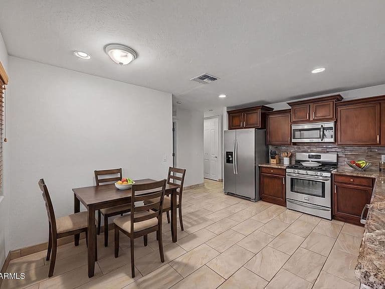 43935 W SAGEBRUSH Trail photo 3