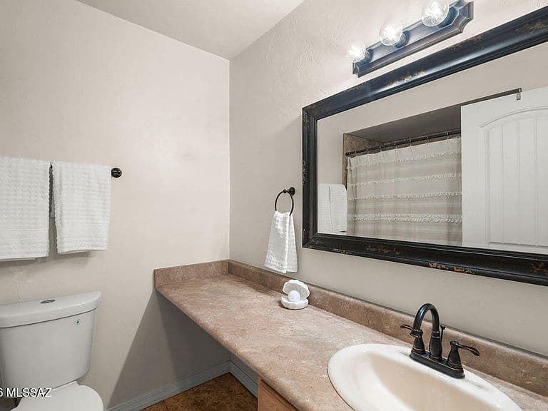 2749 W Anklam Rd photo 3