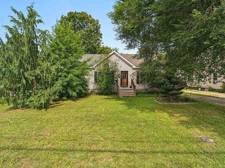 183 Maple Avenue photo 1
