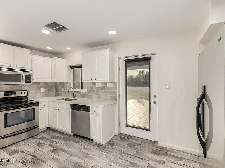 2602 N 71st St photo 2