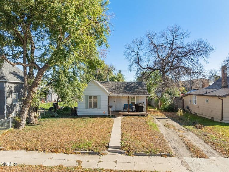 928 1st Ave W photo 3