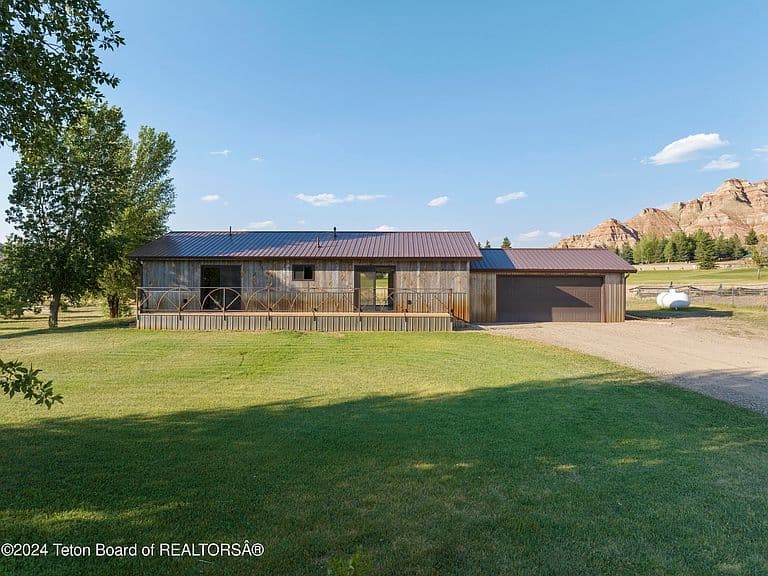 1424 Fairview Dr photo 4