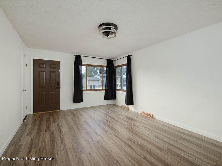 843 Dell Ave photo 3