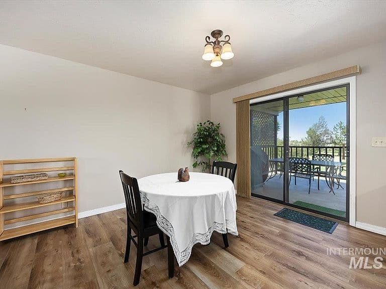 1030 Clear Creek Dr photo 5