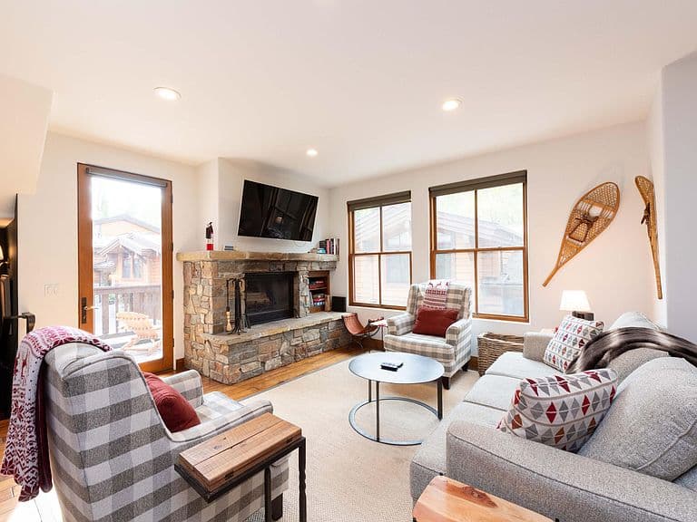 409 S Main St #4C photo 2
