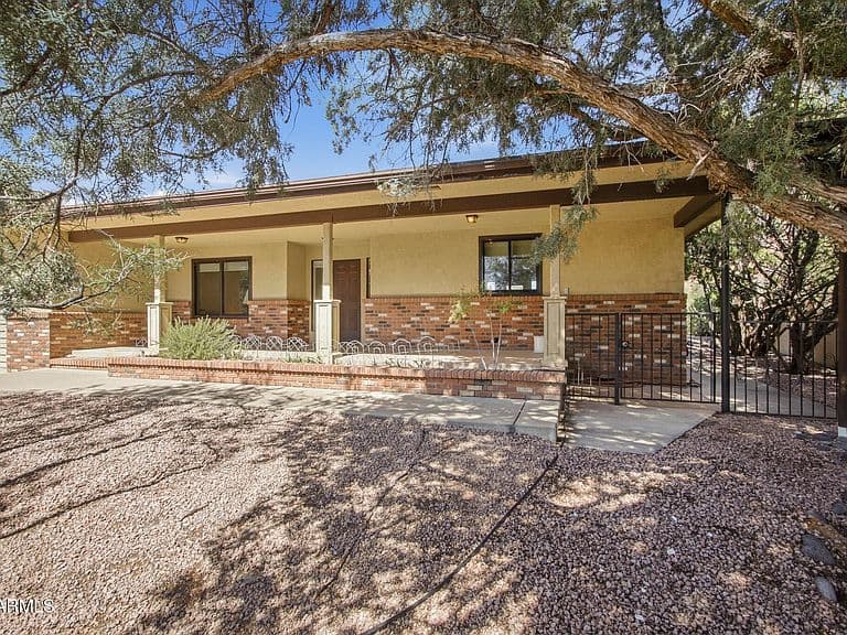 180 ARROWHEAD Drive photo 4