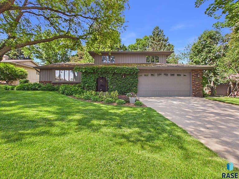317 E Autumn Ln photo 1