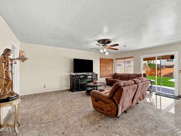 735 E Geronimo Street photo 5
