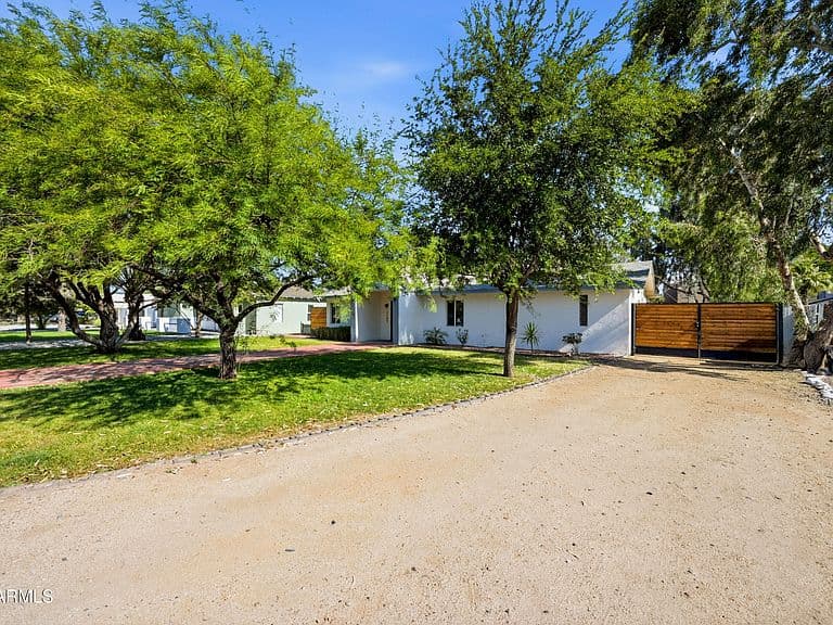 2209 E WINDSOR Avenue photo 5