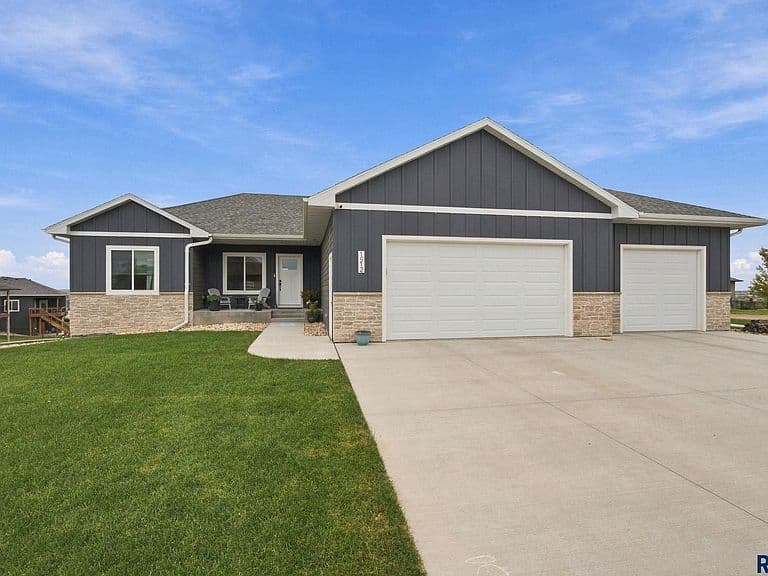 1512 W River Bend Cir photo 1