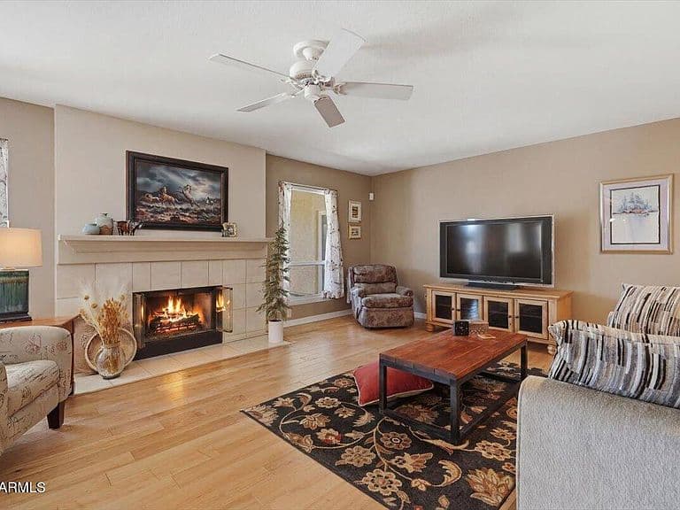 10413 E CHESTNUT Drive photo 3