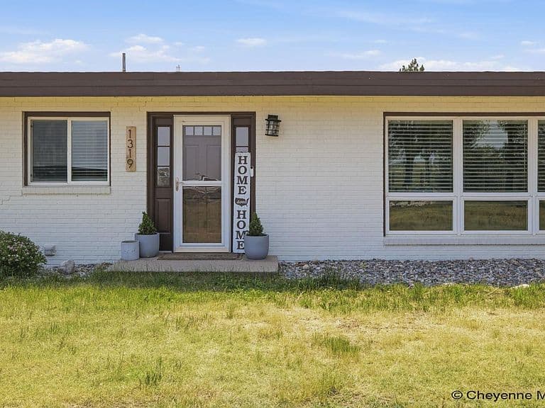 1319 Terry Ranch Rd photo 2