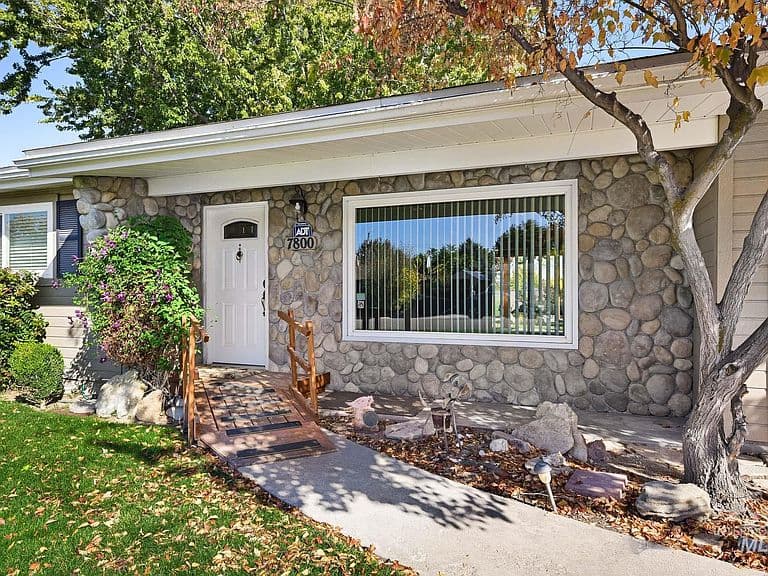 7800 W Wesley Dr photo 3