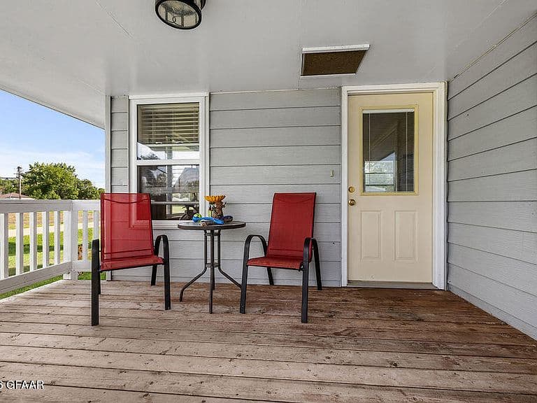 317 Henry St photo 5