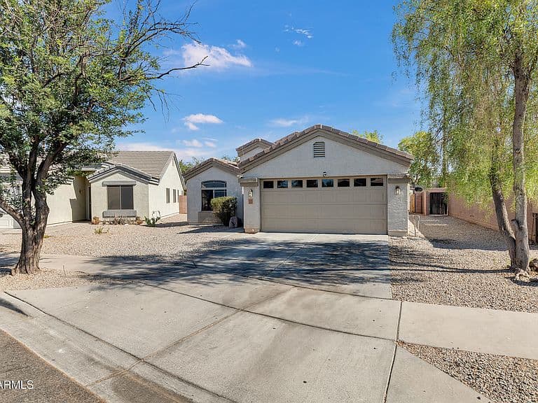 3233 W HUNTINGTON Drive photo 2