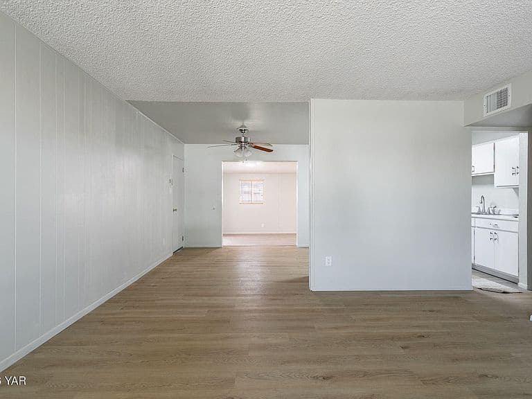 1101 E La Casita Dr photo 4
