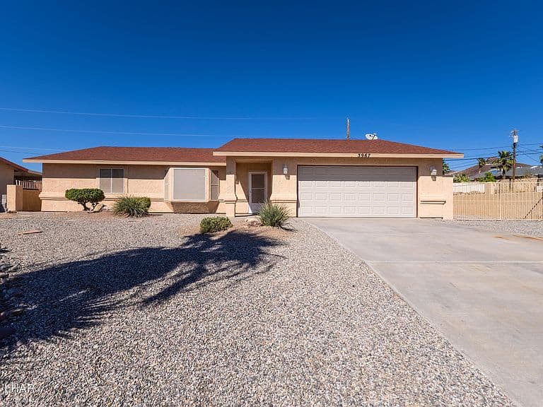 3967 Breakwater Dr photo 1